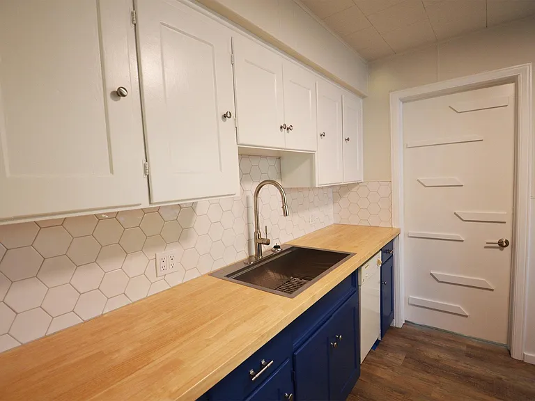 2335 Rowland Ave — Photo 15
