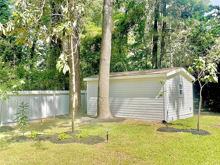 3126 Village Woods Dr — Photo 20