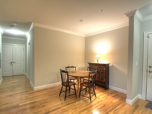 4th image of 990 Vfw Pkwy APT 103