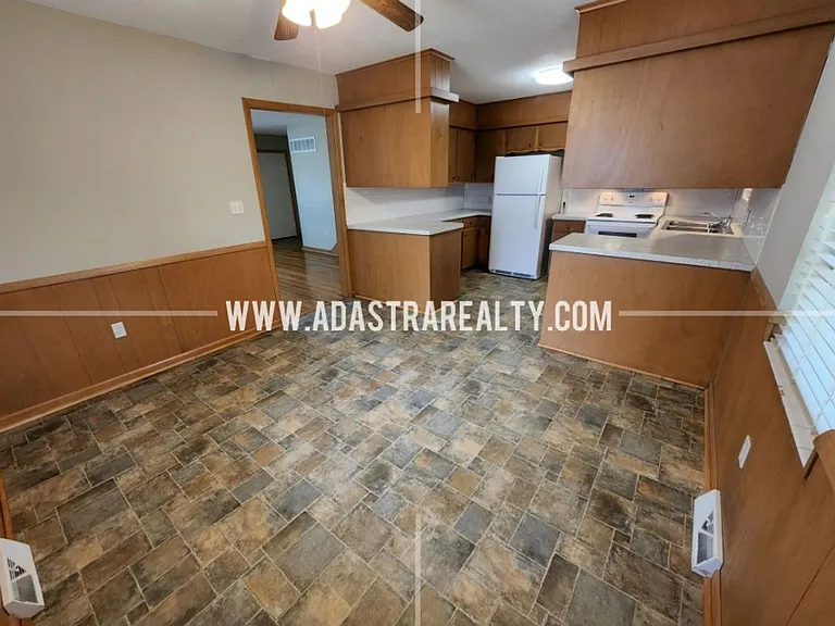212 Brookside Dr — Photo 9