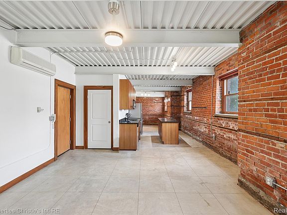 5th image of 112 Watson St APT 20