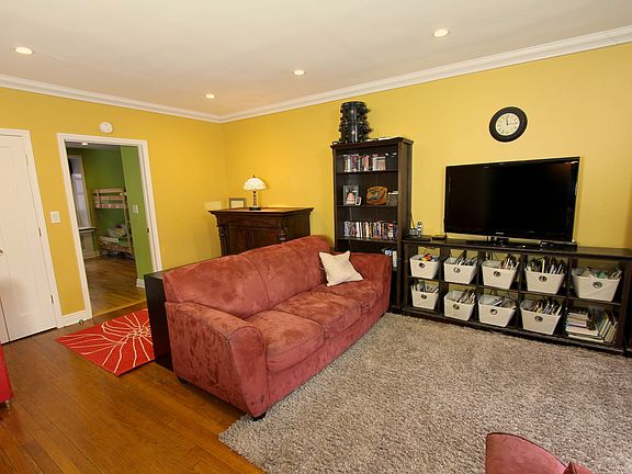 Livingroom showing Bedroom 2