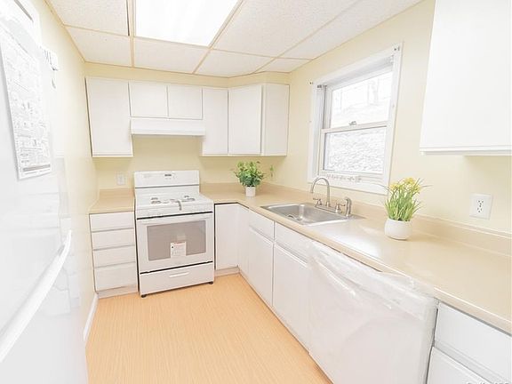 5th image of 23 Estate Dr