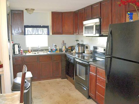 3rd image of 736 Royal Palm Dr