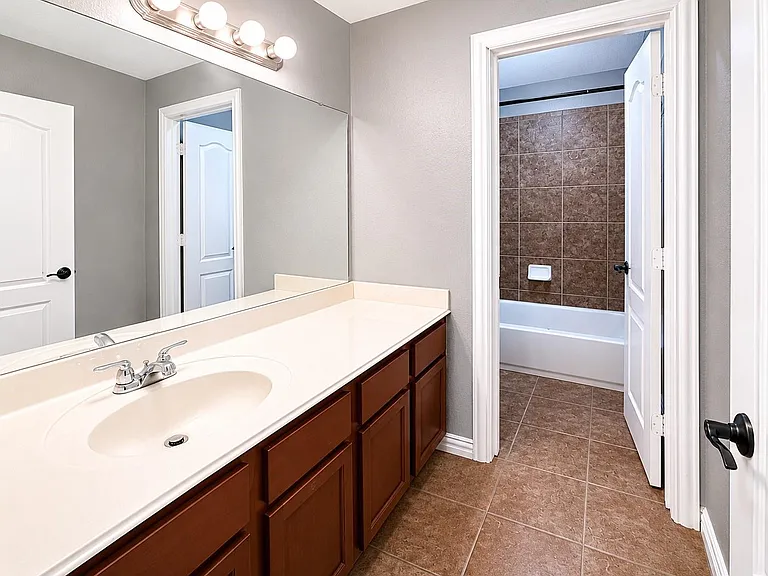 28547 Lockeridge Springs Dr — Photo 17