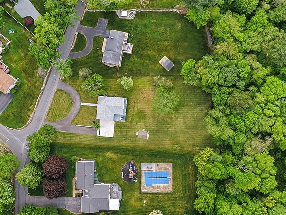 5th image of 334 Forest St
