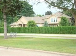 610 N Elmwood Ave, Traverse City, MI 49684