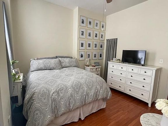 2nd image of 1523 Christian St APT 1F