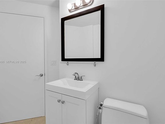 3rd image of 3131 NE 188th St APT 21005
