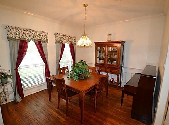 4th image of 2513 Chapel Hill Dr