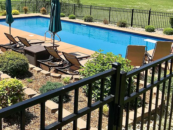 4th image of 131 Hillcreek Dr