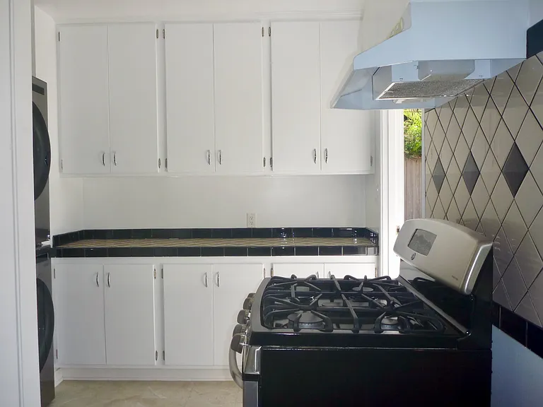 845 Flower Ave — Photo 23