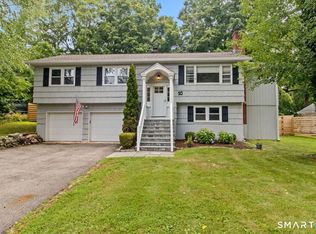 10 Grumman Ave, Norwalk, CT 06851
