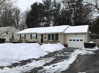 27 Elizabeth Ln, Saratoga Springs, NY 12866