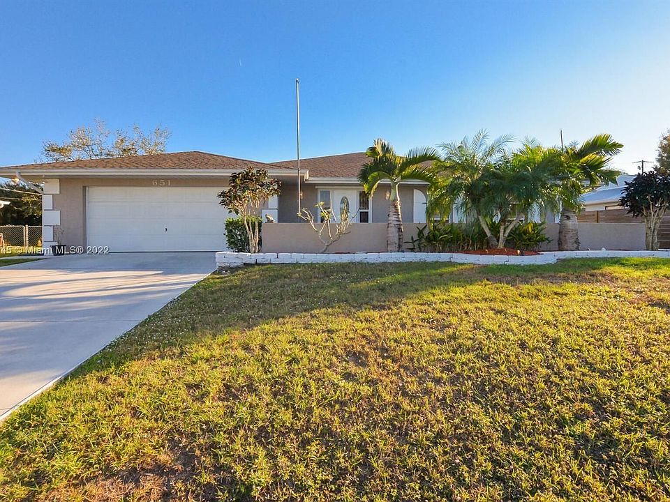 1st image of 651 SE Degan Dr #0