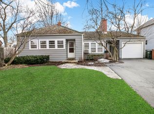 215 W Hillside Ave, Tower Lakes, IL 60010