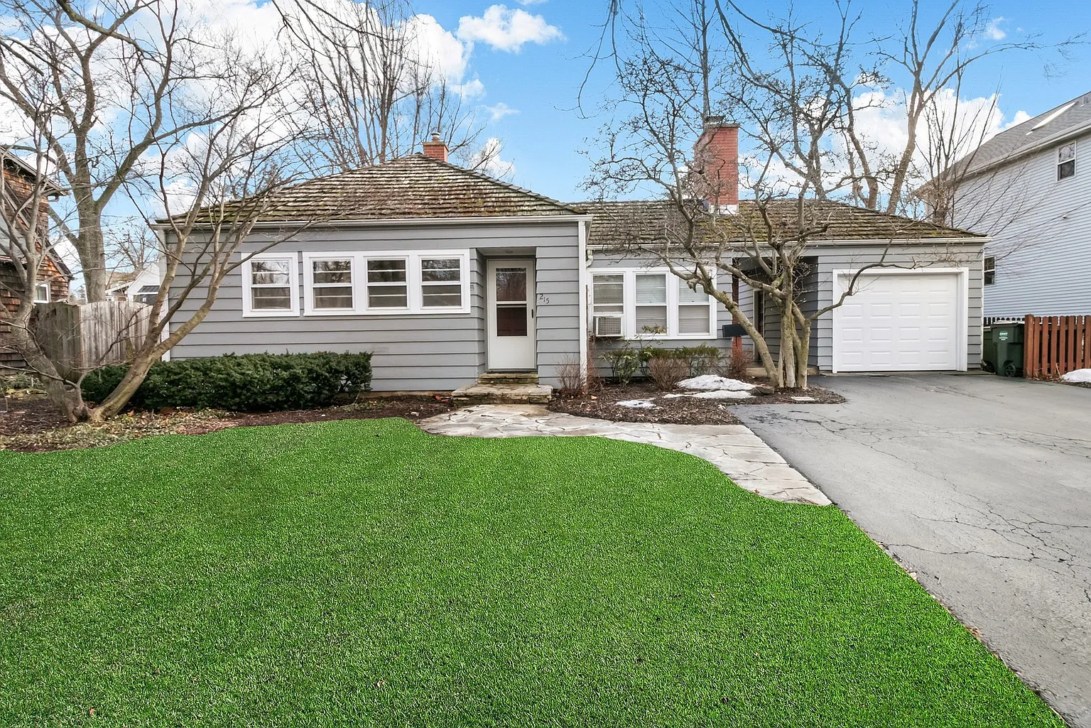 215 W Hillside Ave photo 1