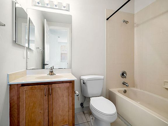 4th image of 810 Marina Del Ray Lane #8