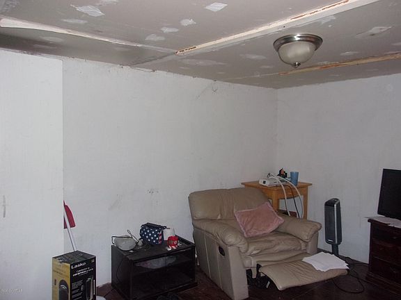 2nd image of 3165 S Dinky Creek Dr