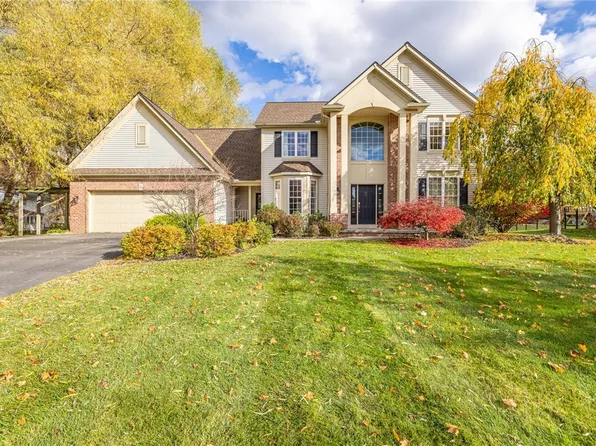 11 Pearlstone Dr, Penfield, NY 14526