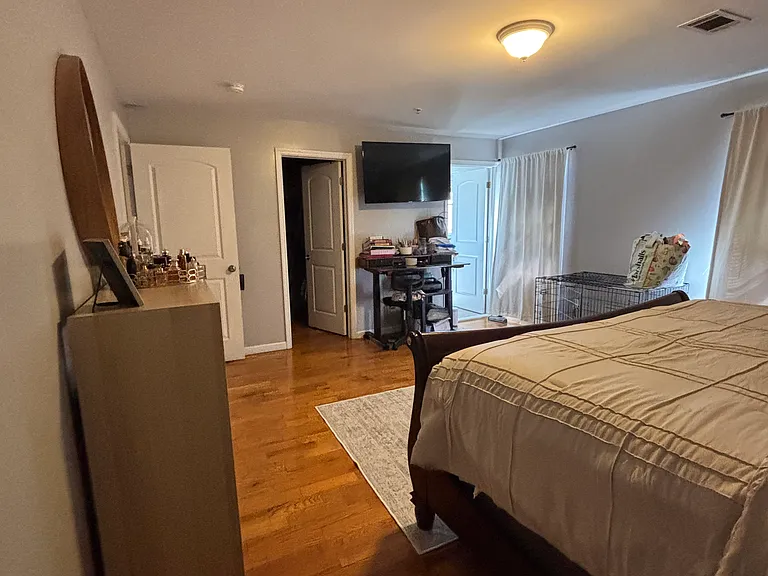 159-161 Clifford St #2 — Photo 14