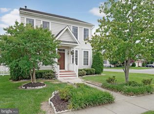 43049 Edgewater St, Chantilly, VA 20152