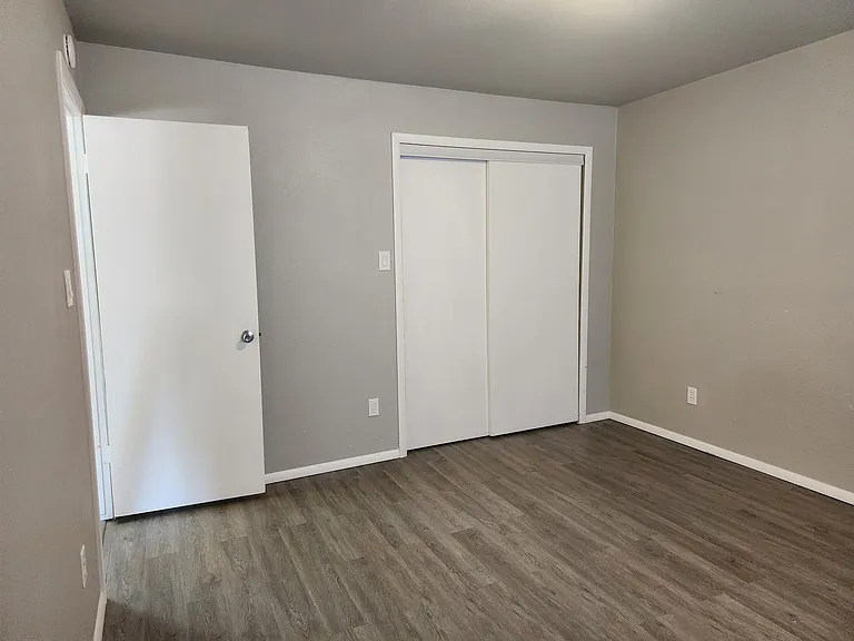 1025 Delaware Dr #2 — Photo 5