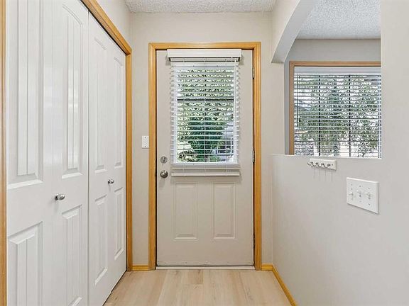 3rd image of 7 S Everridge Sq SW #106