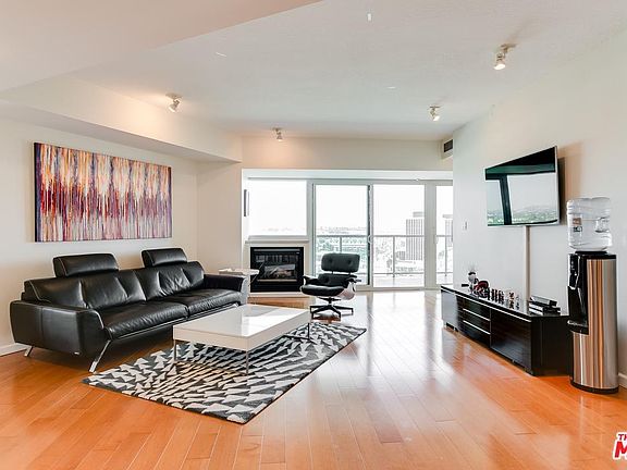4th image of 13600 Marina Pointe Dr Unit 1206