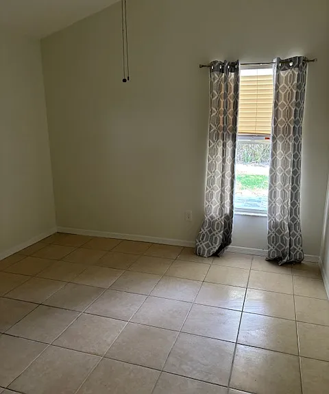 533 NW Avon Ave — Photo 5