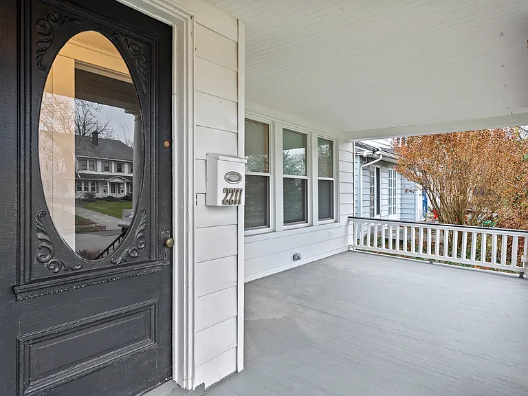 2277 S Overlook Rd — Photo 2