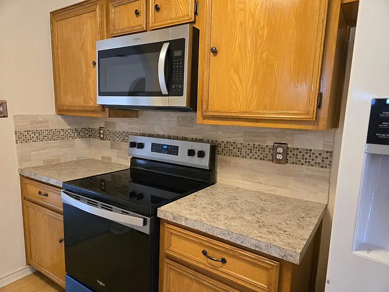 1301 Stratford Dr — Photo 18