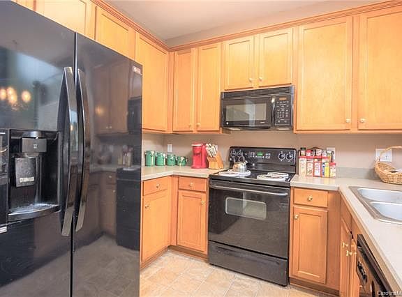 2nd image of 3025 Golden Dale Ln