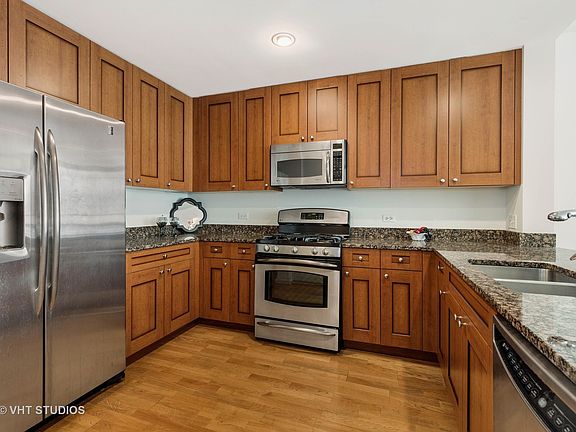 5th image of 160 E Illinois St APT 901