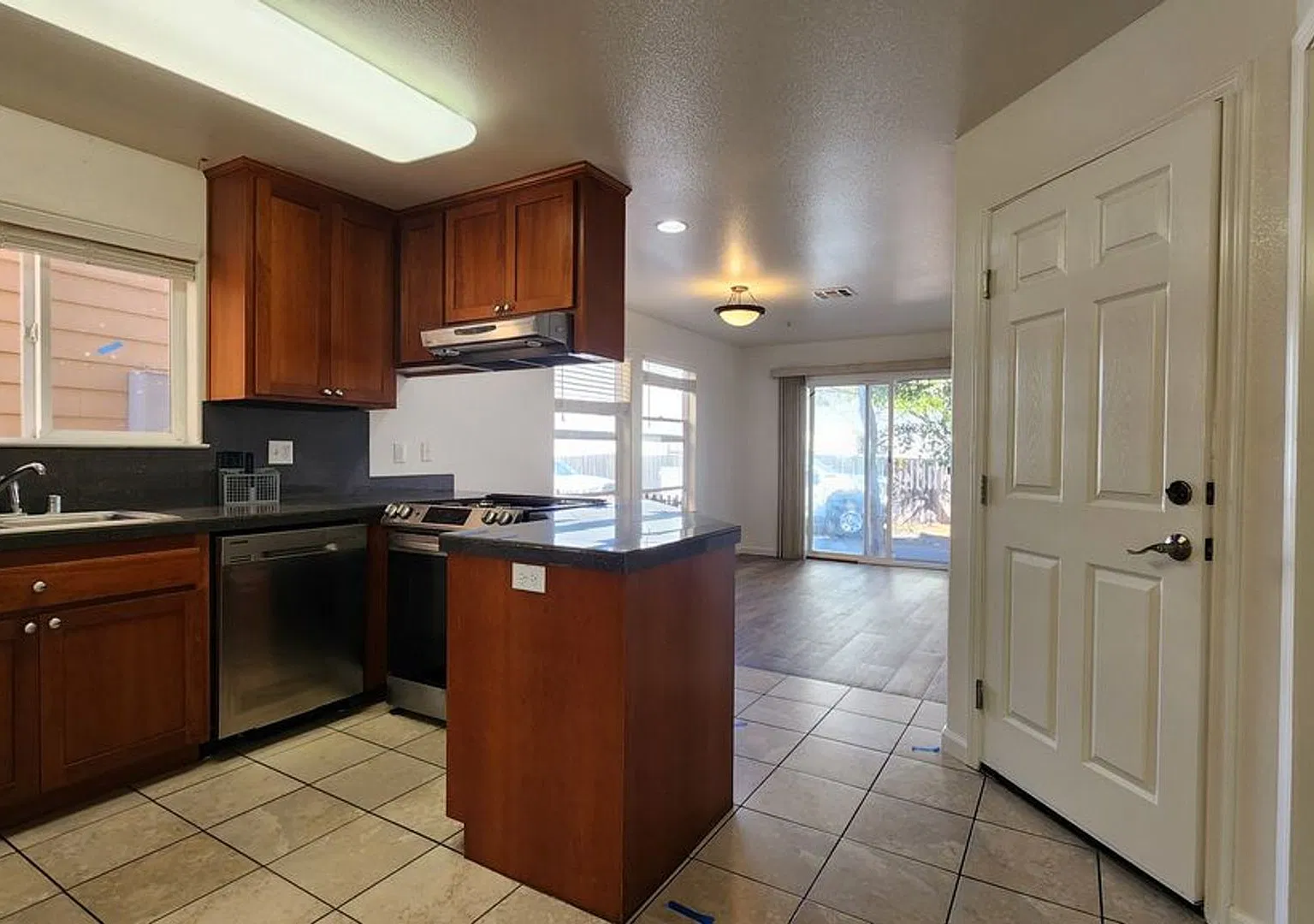 3 Bedroom home in Cloverdale. — Photo 3