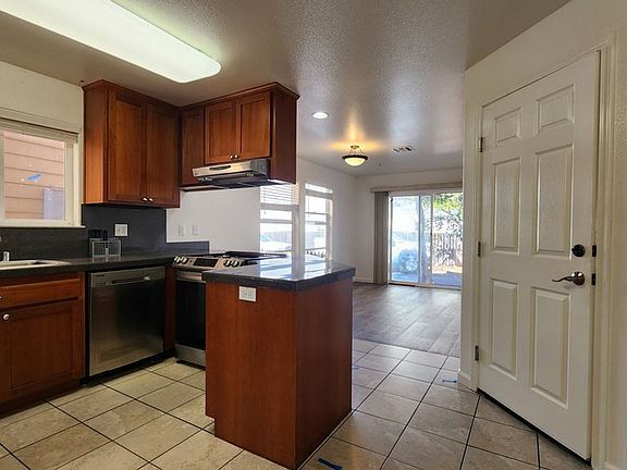 3rd image of 106 Treadway Ct