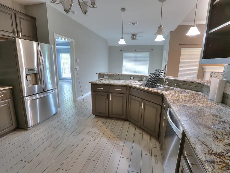 7714 Odessa Dr — Photo 12
