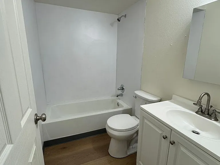 1152 Glenwood St — Photo 12