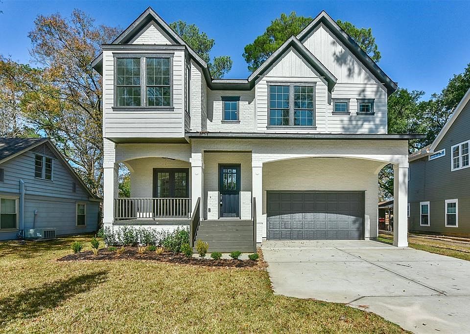 Farmhouse Chic in the city! This stunning home designed by Royal Texan features great indoor & outdoor living spaces with custom finishes throughout.