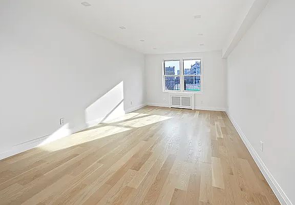 5th image of 340 Haven Ave APT 6S