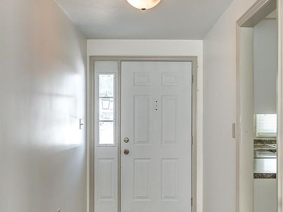 3rd image of 102 Villa Dr