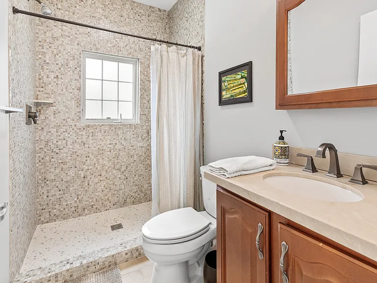 Hillside Dr W — Photo 18
