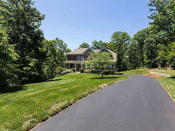 3rd image of 1 Jordan Ln