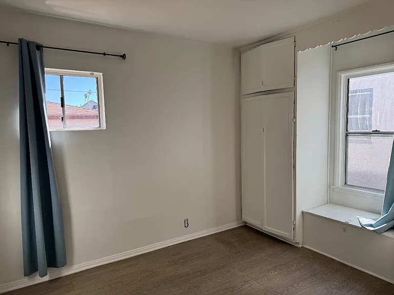 2318 S Budlong Ave #B — Photo 7