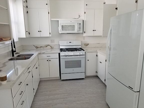 2nd image of 2826-2836 E St