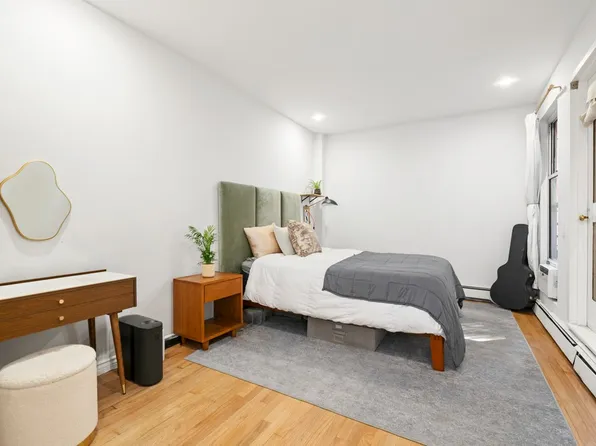 120 Manhattan Avenue image 4 of 9