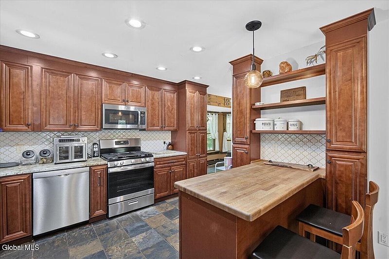 5th image of 5137 Crooked Street