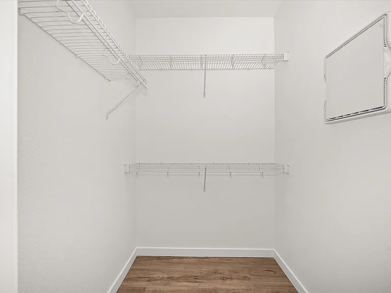 505 E Hawthorne Rd #112 — Photo 6