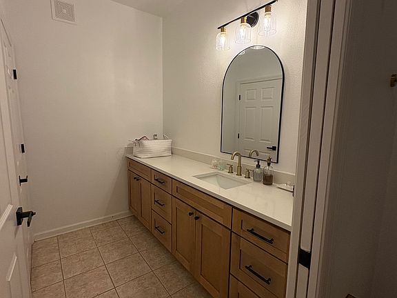 Bathroom/Vanity