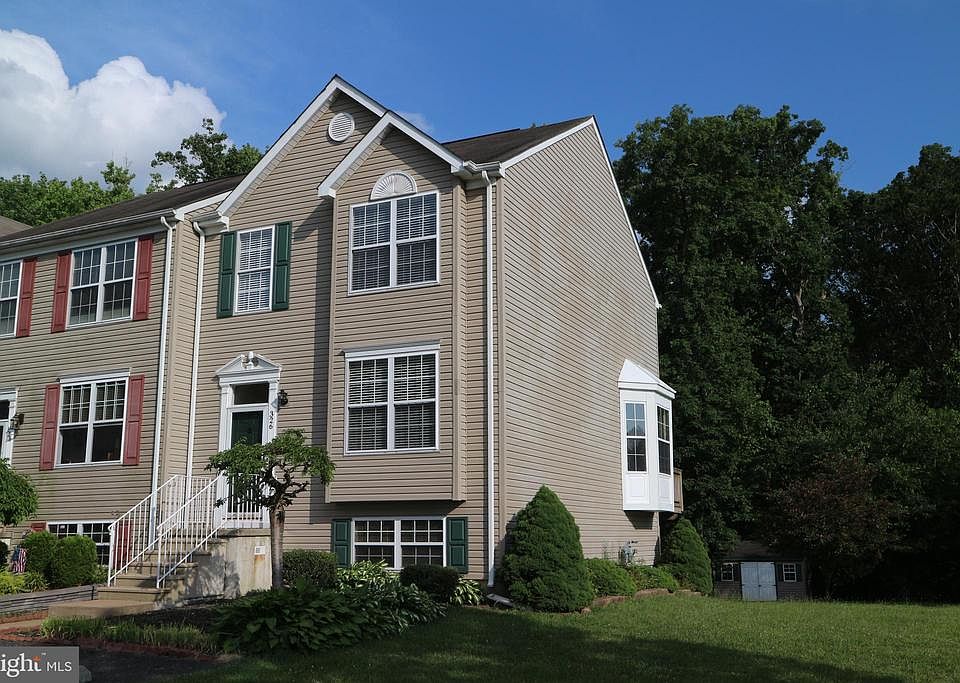 1st image of 326 N Barrington Ct